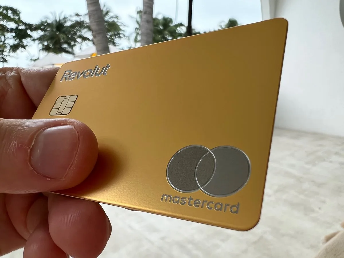 Verified customer feedback on personalized metal credit card service